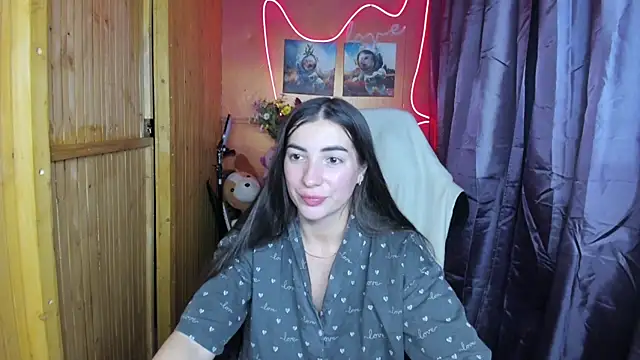 Snapshot of Fiery_Brunette_ chatting on 12.24.24 Fiery Brunette  online show from 12.24.24