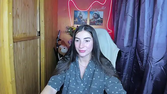 Snapshot of Fiery_Brunette_ chatting on 12.25.24 Fiery Brunette  online show from 12.25.24