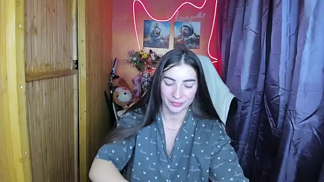 Snapshot of Fiery_Brunette_ chatting on 12.26.24 Fiery Brunette  online show from 12.26.24