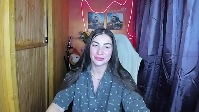 Snapshot of Fiery_Brunette_ chatting on 12.26.24 Fiery Brunette  online show from 12.26.24