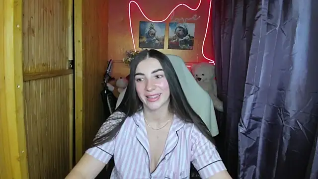 Snapshot of Fiery_Brunette_ chatting on 02.09.25 Fiery Brunette  online show from 02.09.25