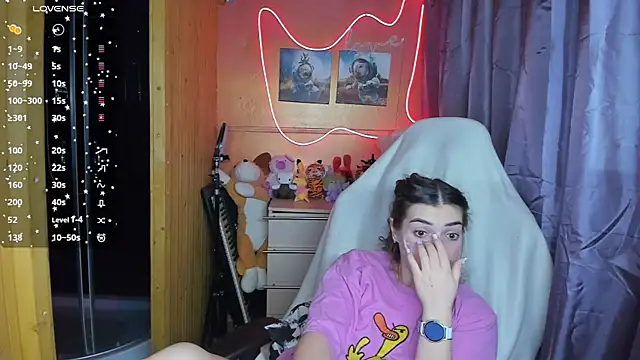 Snapshot of Fiery_Brunette_ chatting on 02.24.25 Fiery Brunette  online show from 02.24.25