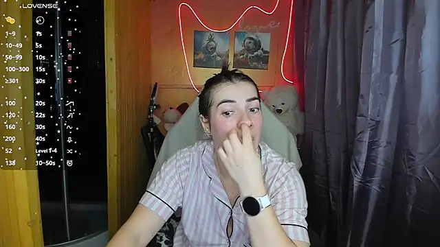 Snapshot of Fiery_Brunette_ chatting on 02.28.25 Fiery Brunette  online show from 02.28.25