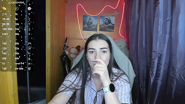 Snapshot of Fiery_Brunette_ chatting on 02.28.25 Fiery Brunette  online show from 02.28.25