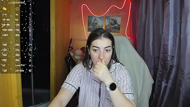 Snapshot of Fiery_Brunette_ chatting on 03.04.25 Fiery Brunette  online show from 03.04.25