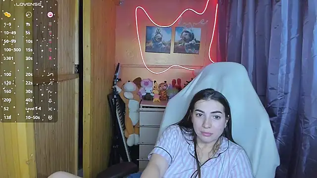 Snapshot of Fiery_Brunette_ chatting on 03.04.25 Fiery Brunette  online show from 03.04.25