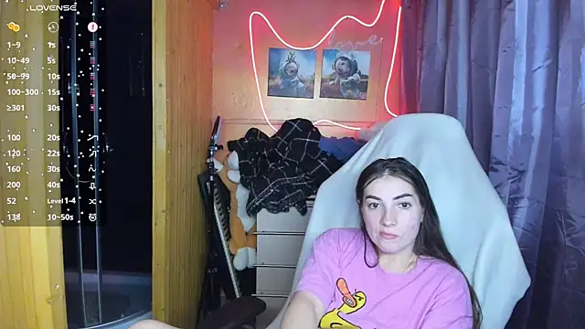 Snapshot of Fiery_Brunette_ chatting on 03.04.25 Fiery Brunette  online show from 03.04.25