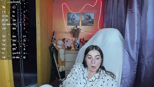 Snapshot of Fiery_Brunette_ chatting on 03.12.25 Fiery Brunette  online show from 03.12.25