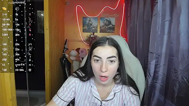 Snapshot of Fiery_Brunette_ chatting on 03.20.25 Fiery Brunette  online show from 03.20.25