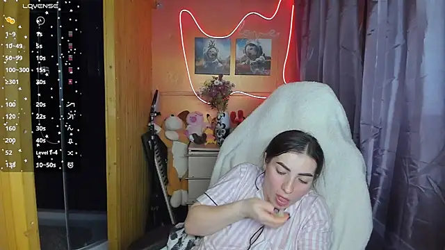 Snapshot of Fiery_Brunette_ chatting on 03.20.25 Fiery Brunette  online show from 03.20.25