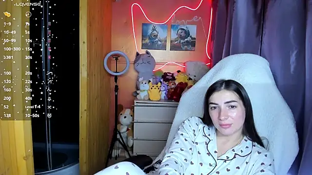 Snapshot of Fiery_Brunette_ chatting on 09.21.25 Fiery Brunette  online show from 09.21.25