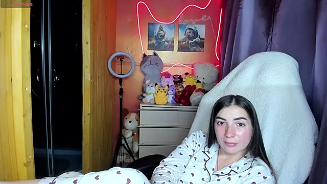 Snapshot of Fiery_Brunette_ chatting on 09.24.25 Fiery Brunette  online show from 09.24.25