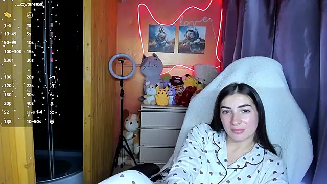 Snapshot of Fiery_Brunette_ chatting on 09.30.25 Fiery Brunette  online show from 09.30.25