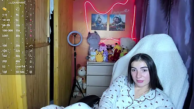 Snapshot of Fiery_Brunette_ chatting on 10.08.25 Fiery Brunette  online show from 10.08.25