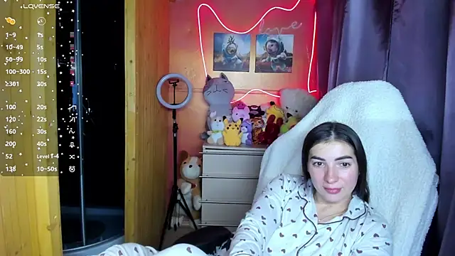 Snapshot of Fiery_Brunette_ chatting on 10.10.25 Fiery Brunette  online show from 10.10.25