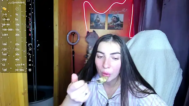 Snapshot of Fiery_Brunette_ chatting on 10.11.25 Fiery Brunette  online show from 10.11.25