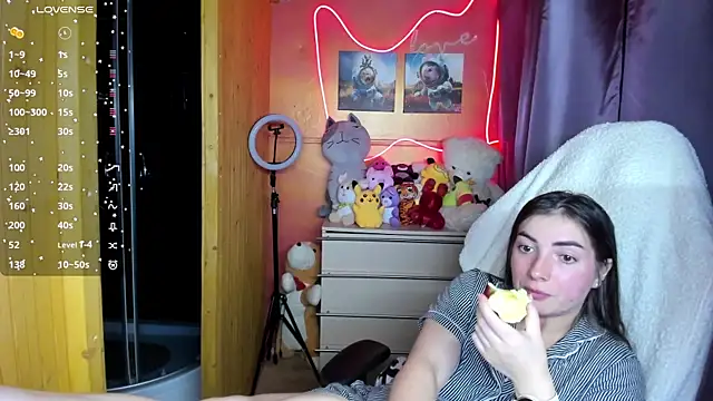 Snapshot of Fiery_Brunette_ chatting on 10.12.25 Fiery Brunette  online show from 10.12.25