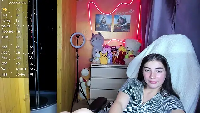 Snapshot of Fiery_Brunette_ chatting on 10.13.25 Fiery Brunette  online show from 10.13.25