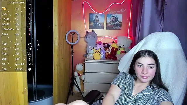 Snapshot of Fiery_Brunette_ chatting on 10.14.25 Fiery Brunette  online show from 10.14.25