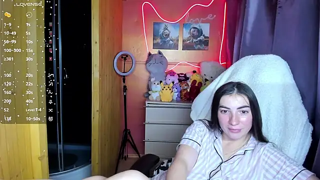 Snapshot of Fiery_Brunette_ chatting on 11.03.25 Fiery Brunette  online show from 11.03.25