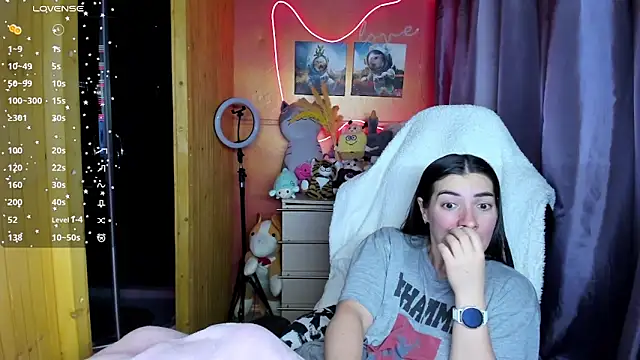 Fiery Brunette  online show from 03.04.26