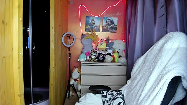 Fiery Brunette  online show from 03.05.26