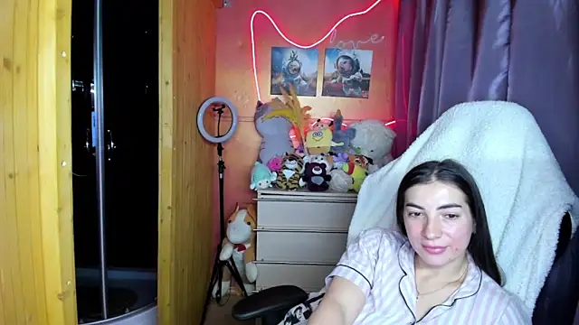 Fiery Brunette  online show from 03.23.26