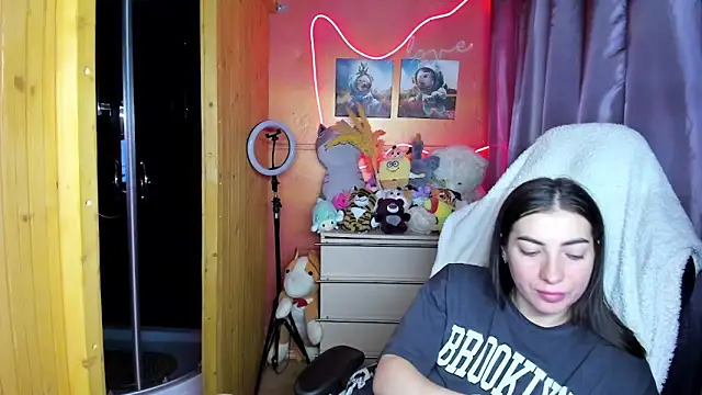 Fiery Brunette  online show from 03.27.26