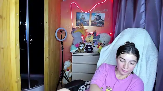 Fiery Brunette  online show from 04.09.26