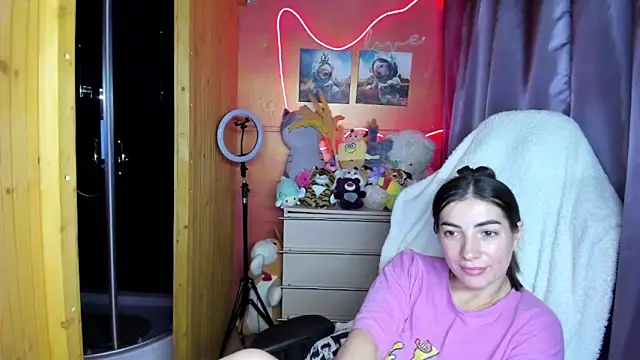 Fiery Brunette  online show from 04.10.26