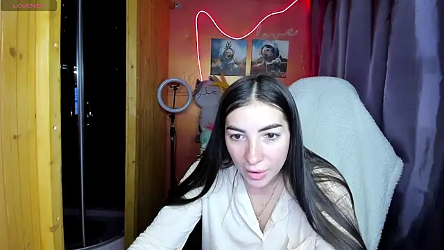 Fiery Brunette  online show from 05.18.26