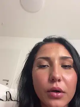 Coco-Love online show from 02.22.25