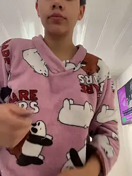 Snapshot of hannahb-e chatting on 04.01.26 hannahb-e online show from 04.01.26