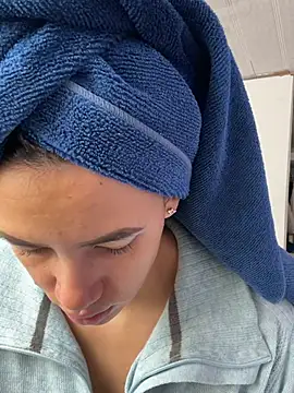 Snapshot of hannahb-e chatting on 04.02.26 hannahb-e online show from 04.02.26