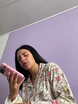 Snapshot of hannahb-e chatting on 04.05.26 hannahb-e online show from 04.05.26