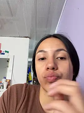 Snapshot of hannahb-e chatting on 04.10.26 hannahb-e online show from 04.10.26