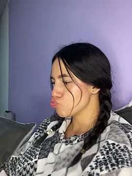 Snapshot of hannahb-e chatting on 04.15.26 hannahb-e online show from 04.15.26