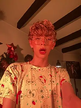 Snapshot of lyamthommpson chatting on 12.14.25 lyamthommpson online show from 12.14.25