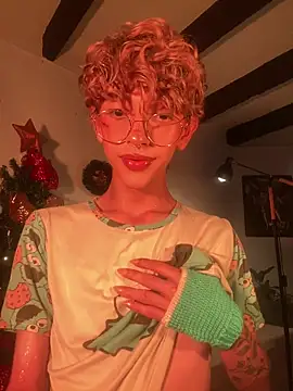 Snapshot of lyamthommpson chatting on 12.18.25 lyamthommpson online show from 12.18.25