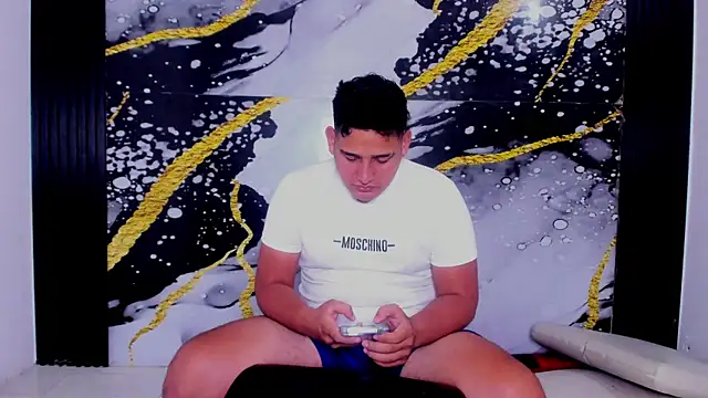 Snapshot of sweethot___ chatting on 09.18.25 sweethot online show from 09.18.25