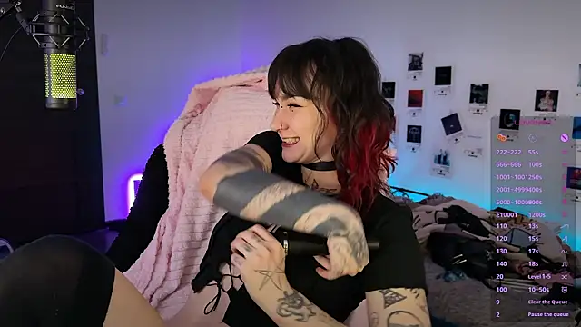 deadlysweet online show from 02.13.26