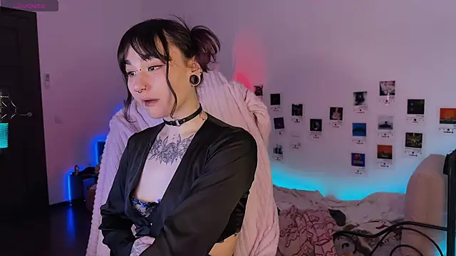 deadlysweet online show from 04.17.26