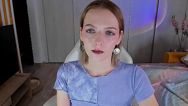 Snapshot of ice_pixie chatting on 03.10.25 ice pixie online show from 03.10.25