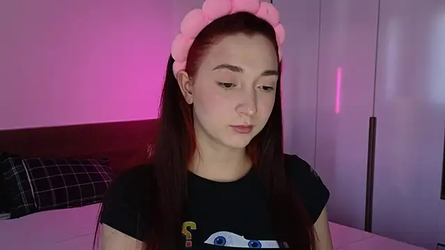 Snapshot of YasmineWest chatting on 07.18.26 YasmineWest online show from 07.18.26