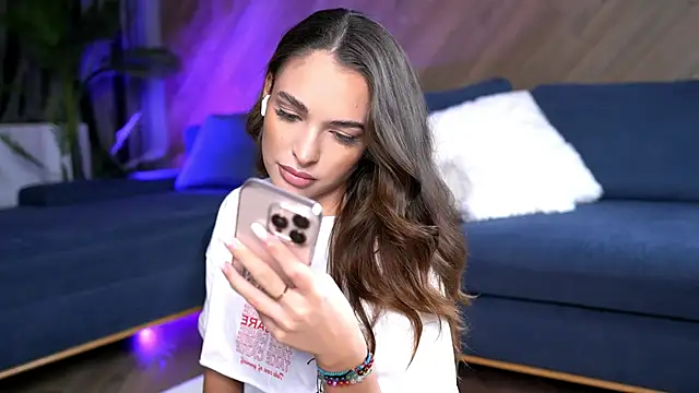 EsmeAinsley online show from 11.14.25