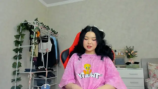 Snapshot of wastforu chatting on 02.04.25 wastforu online show from 02.04.25