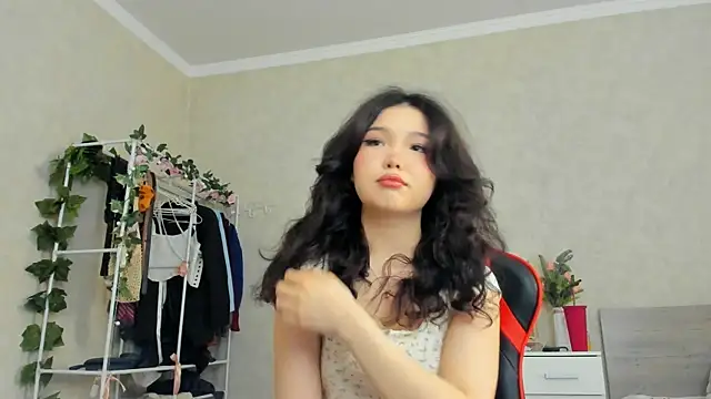 Snapshot of wastforu chatting on 02.19.25 wastforu online show from 02.19.25