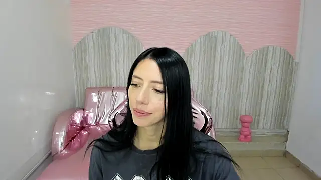 Snapshot of jess_1a chatting on 12.20.24 jess 1a online show from 12.20.24