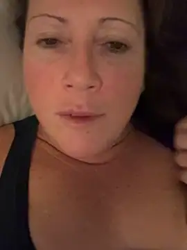 Snapshot of xsexycurvymilf chatting on 12.18.24 xsexycurvymilf online show from 12.18.24