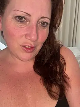 Snapshot of xsexycurvymilf chatting on 03.19.25 xsexycurvymilf online show from 03.19.25